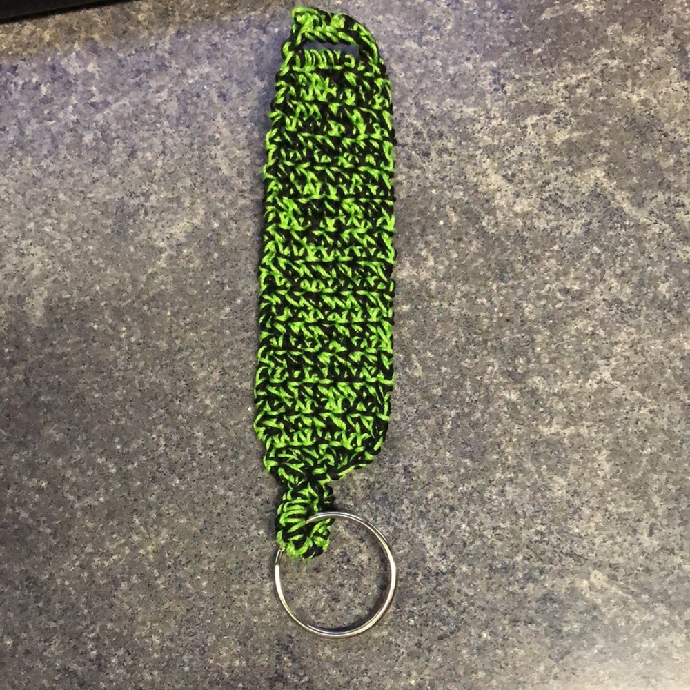 🏵handmade crocheted key chain